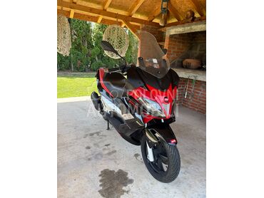 Aprilia SR MAX 300, 2.999 €, 2012. , 278 cm3, 41.500 km, 17kW (23 KS), Scooter, Kraljevo