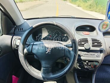 Peugeot 206, 1.099 €, 2004. Hečbek, Benzin | 1360 cm3, 150.000 km, 55kW (75 KS), Manuelni 5 brzina, 4/5 vrata, 5 sedišta, Novi Sad