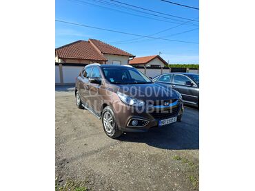 Hyundai ix35 2.0, 8.000 €, 2013. Džip/SUV, Benzin | 1998 cm3, 150.000 km, 120kW (163 KS), Automatski / poluautomatski, 4/5 vrata, 5 sedišta, Batajnica