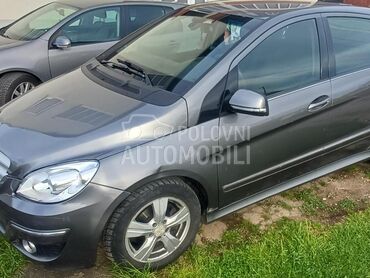 Mercedes Benz B 180, 2.200 €, 2009. Hečbek, Dizel | 2000 cm3, 270.000 km, 101kW (137 KS), Automatski / poluautomatski, 4/5 vrata, 5 sedišta, Mladenovac