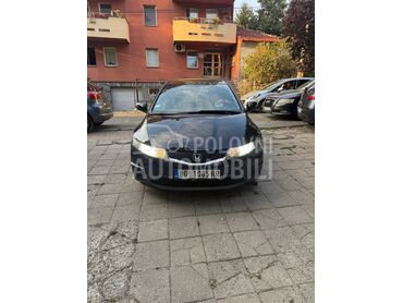Honda Civic, 4.100 €, 2007. Hečbek, Benzin | 1339 cm3, 256.000 km, 61kW (83 KS), Manuelni 6 brzina, 4/5 vrata, 5 sedišta, Čukarica