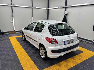 Peugeot 206 plus, 3.150 €, 2011. Hečbek, Benzin | 1360 cm3, 130.500 km, 55kW (75 KS), Manuelni 5 brzina, 4/5 vrata, 5 sedišta, Bačka Palanka