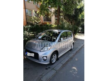Daihatsu Sirion 1.3 4X4, 4.500 €, 2009. Hečbek, Benzin | 1298 cm3, 192.500 km, 67kW (91 KS), Manuelni 5 brzina, 4/5 vrata, 5 sedišta, Beograd