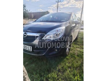 Opel Meriva, 5.300 €, 2013. Monovolumen (MiniVan), Benzin + Gas (TNG) | 1400 cm3, 180.000 km, 74kW (100 KS), Manuelni 5 brzina, 4/5 vrata, 5 sedišta, Mokrin
