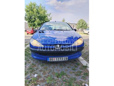 Peugeot 206, 800 €, 2001. Hečbek, Benzin | 111 cm3, 116.000 km, 44kW (60 KS), Manuelni 5 brzina, 2/3 vrata, 5 sedišta, Beograd