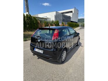 Fiat Grande Punto, 2.790 €, 2006. Hečbek, Benzin | 1368 cm3, 216.983 km, 70kW (95 KS), Manuelni 6 brzina, 2/3 vrata, 5 sedišta, Doljevac