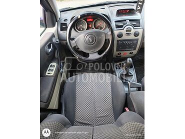 Renault Megane 1.5dci, 1.350 €, 2003. Hečbek, Dizel | 1461 cm3, 280.000 km, 60kW (82 KS), Manuelni 5 brzina, 4/5 vrata, 5 sedišta, Novi Sad