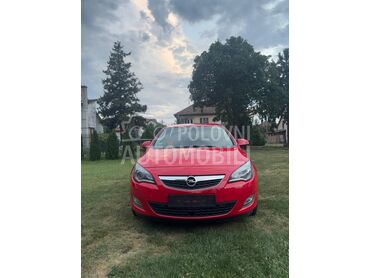 Opel Astra J, 5.800 €, 2012. Hečbek, Dizel | 1956 cm3, 207.000 km, 121kW (165 KS), Manuelni 6 brzina, 4/5 vrata, 5 sedišta, Padinska Skela