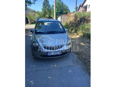 Honda Jazz 1.2 dsi, 1.800 €, 2005. Hečbek, Benzin + Gas (TNG) | 1246 cm3, 240.000 km, 57kW (77 KS), Manuelni 5 brzina, 4/5 vrata, 5 sedišta, Leštane