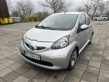 Toyota Aygo 1.0 (može zamena), 2.599 €, 2006. Hečbek, Benzin | 998 cm3, 180.000 km, 50kW (68 KS), Manuelni 5 brzina, 4/5 vrata, 4 sedišta, Niš
