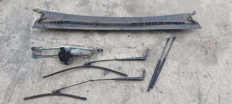 PLASTIKA ISPOD BRISACA za Citroen C5
