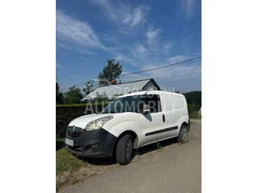 Opel Combo 1.4 (može zamena), 5.600 €, 2013. Monovolumen (MiniVan), Benzin | 1386 cm3, 175.000 km, 70kW (95 KS), Manuelni 5 brzina, 2/3 vrata, 2 sedišta, Beograd