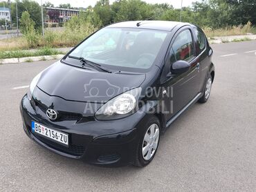 Toyota Aygo V L A S N I K, 2.590 €, 2009. Hečbek, Benzin | 998 cm3, 150.000 km, 50kW (68 KS), Manuelni 5 brzina, 2/3 vrata, 4 sedišta, Beograd