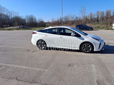 Toyota Prius, 16.600 €, 2022. Hečbek, Hibridni pogon (benzin) | 1800 cm3, 250.000 km, 72kW (98 KS), Automatski / poluautomatski, 4/5 vrata, 5 sedišta, Niš