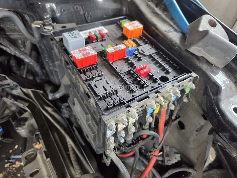 Kutija Osiguraca za Volkswagen Passat B6 od 2005. do 2010. god.