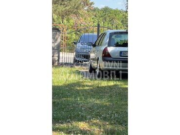 Renault Clio 16v, 1.150 €, 2002. Hečbek, Benzin | 1149 cm3, 240.000 km, 55kW (75 KS), Manuelni 5 brzina, 4/5 vrata, 5 sedišta, Beograd