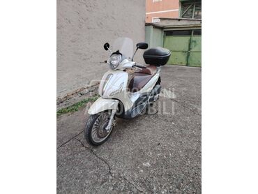 Piaggio Beverly 300, 2.790 €, 2013. , 278 cm3, 23.500 km, 16kW (22 KS), Scooter, Pančevo