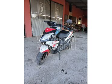 Longjia luxxon corona (može zamena), 400 €, 2015. , 50 cm3, 5.528 km, 29kW (39 KS), Scooter, Njegoševo