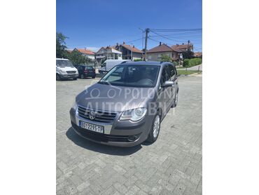 Volkswagen Touran 1.9TDI za skuplje (može zamena), 4.850 €, 2009. Monovolumen (MiniVan), Dizel | 1896 cm3, 262.000 km, 77kW (105 KS), Manuelni 6 brzina, 4/5 vrata, 7 sedišta, Mladenovac