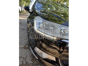 Citroen C5 1.6 hdi (može zamena), 4.199 €, 2011. Karavan, Dizel | 1560 cm3, 260.000 km, 82kW (111 KS), Manuelni 5 brzina, 4/5 vrata, 5 sedišta, Petrovaradin