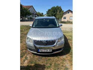 Volkswagen Touran 2.0 ecofuel, 5.000 €, 2009. Monovolumen (MiniVan), Benzin + Metan (CNG) | 2000 cm3, 211.000 km, 79kW (107 KS), Manuelni 5 brzina, 4/5 vrata, 7 sedišta, Pančevo