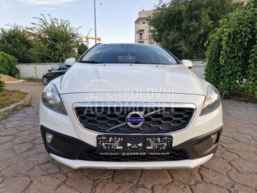 Volvo V40 1.6HDICROSCANTRUY, 7.690 €, 2014. Limuzina, Dizel | 1560 cm3, 196.666 km, 84kW (114 KS), Automatski / poluautomatski, 4/5 vrata, 5 sedišta, Novi Sad