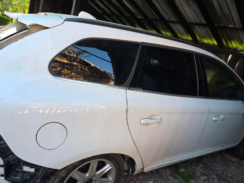 Volvo XC60 Kompletan auto u Delovima - kompletan auto u delovima