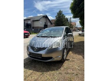 Honda Jazz Jazz 1.4, 4.550 €, 2009. Hečbek, Benzin | 1339 cm3, 181.000 km, 73kW (99 KS), Manuelni 5 brzina, 4/5 vrata, 5 sedišta, Novi Sad