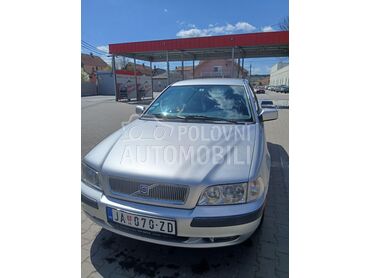Volvo V40, 800 €, 2001. Karavan, Benzin | 1948 cm3, 350.000 km, 121kW (165 KS), Automatski / poluautomatski, 4/5 vrata, 5 sedišta, Jagodina