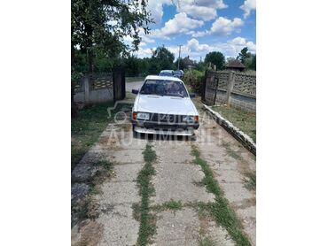Audi 80 1.8, 900 €, 1987. Limuzina, Benzin | 1800 cm3, 214.132 km, 55kW (75 KS), Manuelni 5 brzina, 4/5 vrata, 5 sedišta, Paraćin