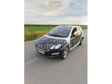 Smart ForFour 1.1 (može zamena), 1.900 €, 2005. Hečbek, Benzin | 1124 cm3, 253.755 km, 55kW (75 KS), Manuelni 5 brzina, 4/5 vrata, 4 sedišta, Beograd