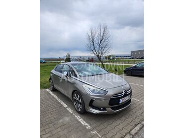 Citroen DS5 Ds5 (može zamena), 7.300 €, 2013. Hečbek, Hibridni pogon (dizel) | 1999 cm3, 330.000 km, 150kW (204 KS), Automatski / poluautomatski, 4/5 vrata, 5 sedišta, Jagodina