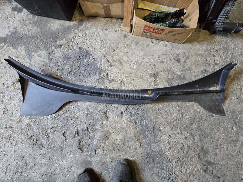 Plastika ispod brisača za Volkswagen Golf 6