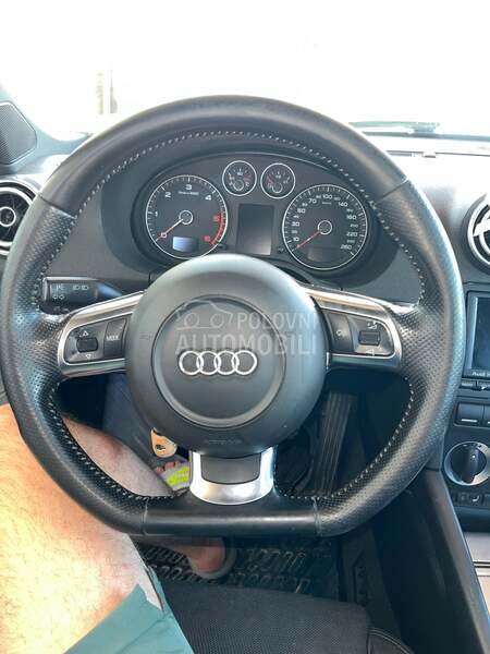 Zasecen volan sa komandama za Audi A3, A4, A4 Allroad ... od 2004. do 2017. god.