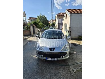 Peugeot 307 1.6 hdi, 1.200 €, 2006. Hečbek, Dizel | 1560 cm3, 250.000 km, 80kW (109 KS), Manuelni 5 brzina, 4/5 vrata, 5 sedišta, Kaluđerica