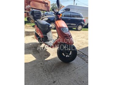 Piaggio typhoon (može zamena), 700 €, 1998. , 49 cm3, 5.658 km, 2kW (3 KS), Scooter, Stalać
