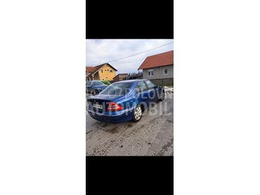 Mercedes Benz C 200 Restajling, 1.500 €, 2004. Limuzina, Dizel | 2148 cm3, 300.000 km, 90kW (122 KS), Manuelni 6 brzina, 4/5 vrata, 5 sedišta, Novi Sad