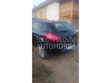 Fiat Bravo, 2.300 €, 2007. Limuzina, Dizel | 1900 cm3, 328.563 km, 88kW (120 KS), Manuelni 5 brzina, 4/5 vrata, 5 sedišta, Veliki Crljeni