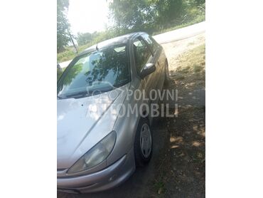 Peugeot 206, 850 €, 2001. Hečbek, Benzin | 1124 cm3, 260.000 km, 44kW (60 KS), Manuelni 5 brzina, 2/3 vrata, 5 sedišta, Velika Plana