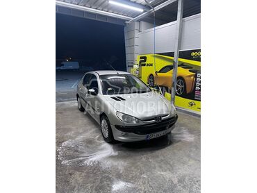 Peugeot 206, 950 €, 2004. Hečbek, Benzin | 1124 cm3, 289.000 km, 44kW (60 KS), Manuelni 5 brzina, 4/5 vrata, 5 sedišta, Požarevac