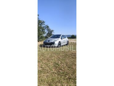 Peugeot 207 (može zamena), 2.599 €, 2009. Hečbek, Benzin | 1397 cm3, 174.000 km, 70kW (95 KS), Manuelni 5 brzina, 4/5 vrata, 5 sedišta, Bor