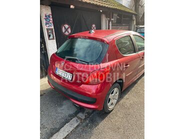 Peugeot 207 1.4i, 2.100 €, 2008. Hečbek, Benzin | 1397 cm3, 167.000 km, 70kW (95 KS), Manuelni 5 brzina, 4/5 vrata, 5 sedišta, Beograd