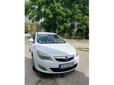 Opel Astra J 1.7 CDTI (može zamena), 3.699 €, 2010. Karavan, Dizel | 1686 cm3, 300.000 km, 92kW (125 KS), Manuelni 6 brzina, 4/5 vrata, 5 sedišta, Jagodina
