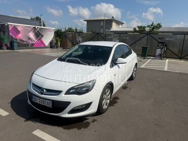 Opel Astra J, 8.500 €, 2020. Limuzina, Benzin + Metan (CNG) | 1364 cm3, 208.000 km, 103kW (140 KS), Automatski / poluautomatski, 4/5 vrata, 5 sedišta, Beograd