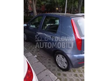 Fiat Punto 1.3 MultiJet, 1.800 €, 2004. Hečbek, Dizel | 1248 cm3, 224.000 km, 51kW (69 KS), Manuelni 5 brzina, 4/5 vrata, 5 sedišta, Beograd