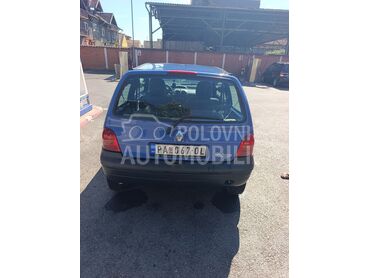 Renault Twingo, 1.100 €, 2004. Hečbek, Benzin | 1149 cm3, 206.000 km, 43kW (58 KS), Manuelni 5 brzina, 2/3 vrata, 4 sedišta, Pančevo