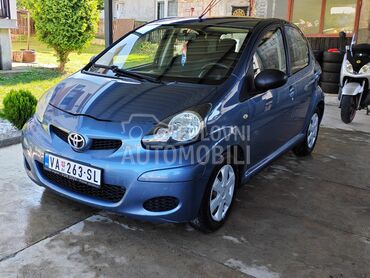Toyota Aygo 1.0 V L A S N I K (može zamena), 2.950 €, 2010. Hečbek, Benzin | 998 cm3, 182.000 km, 50kW (68 KS), Manuelni 5 brzina, 4/5 vrata, 4 sedišta, Valjevo