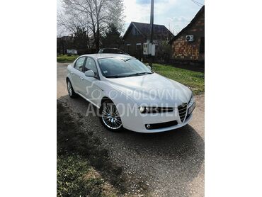 Alfa Romeo 159 1.9 JTDm AUT (može zamena), 4.000 €, 2009. Limuzina, Dizel | 1910 cm3, 288.885 km, 110kW (150 KS), Automatski / poluautomatski, 4/5 vrata, 5 sedišta, Zemun