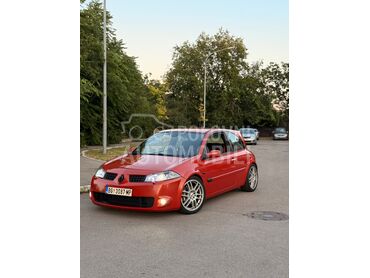 Renault Megane RS 225 (može zamena), 6.499 €, 2005. Hečbek, Benzin | 1998 cm3, 182.000 km, 165kW (224 KS), Manuelni 6 brzina, 2/3 vrata, 5 sedišta, Bežanijska Kosa