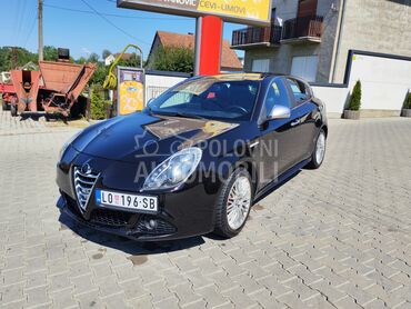 Alfa Romeo Giulietta 1.4 TB (može zamena), 4.499 €, 2010. Hečbek, Benzin | 1368 cm3, 215.200 km, 125kW (170 KS), Manuelni 6 brzina, 4/5 vrata, 5 sedišta, Zavlaka
